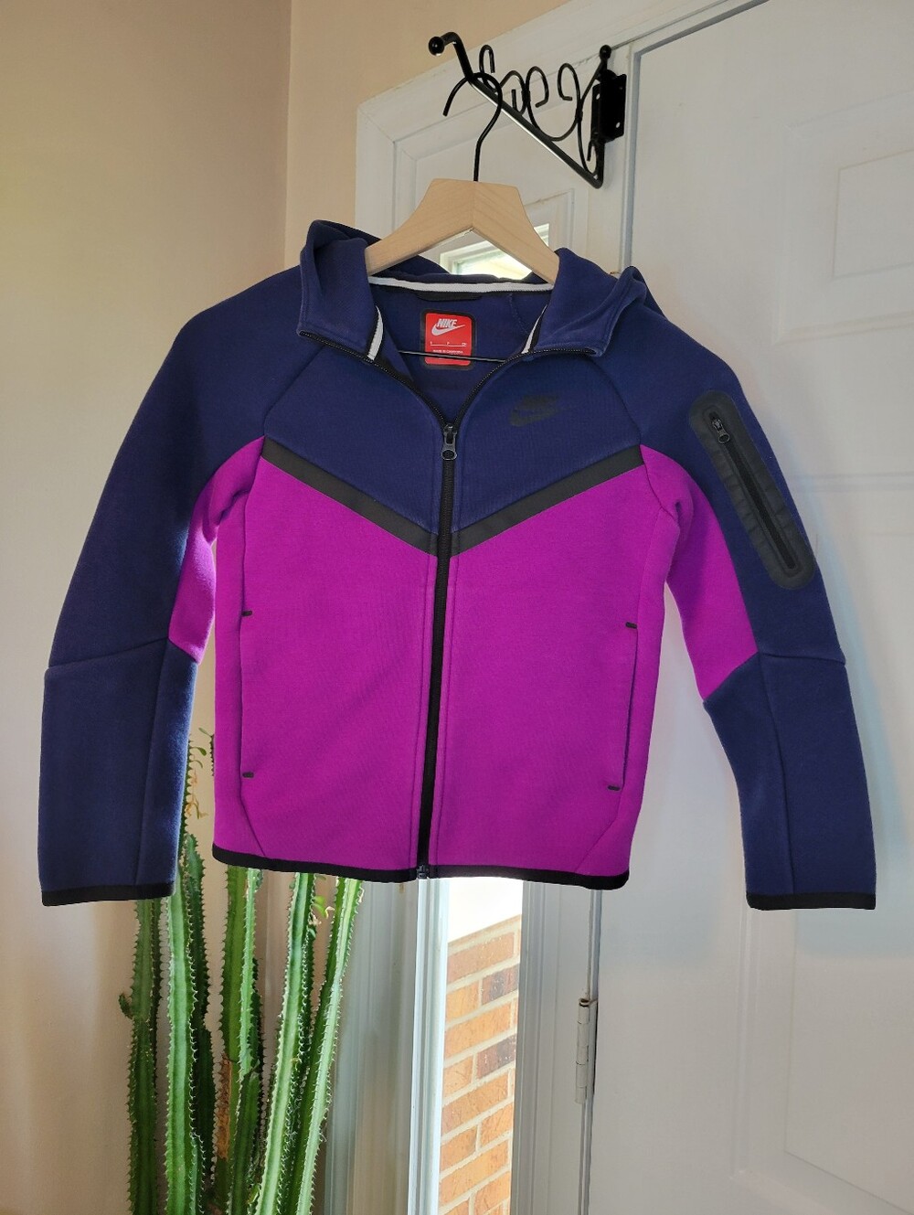 Nike Boys' Tech Fleece Full Zip Purple And Blue Sweatshirt Hoodie, Size Small